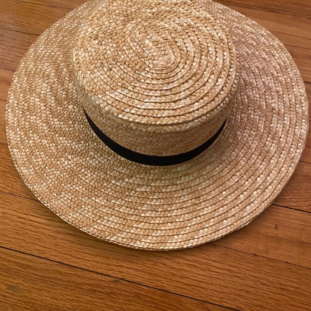 Urban outfitters straw hat. OS. Black trim. Adjustable.